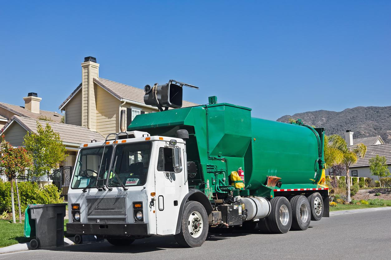 Pros and Cons of 4 Common Garbage Truck Types